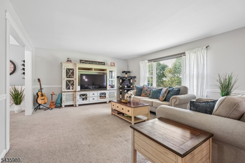 16 Old Mountain Road Lebanon, NJ 08833 - Photo 5 of 46