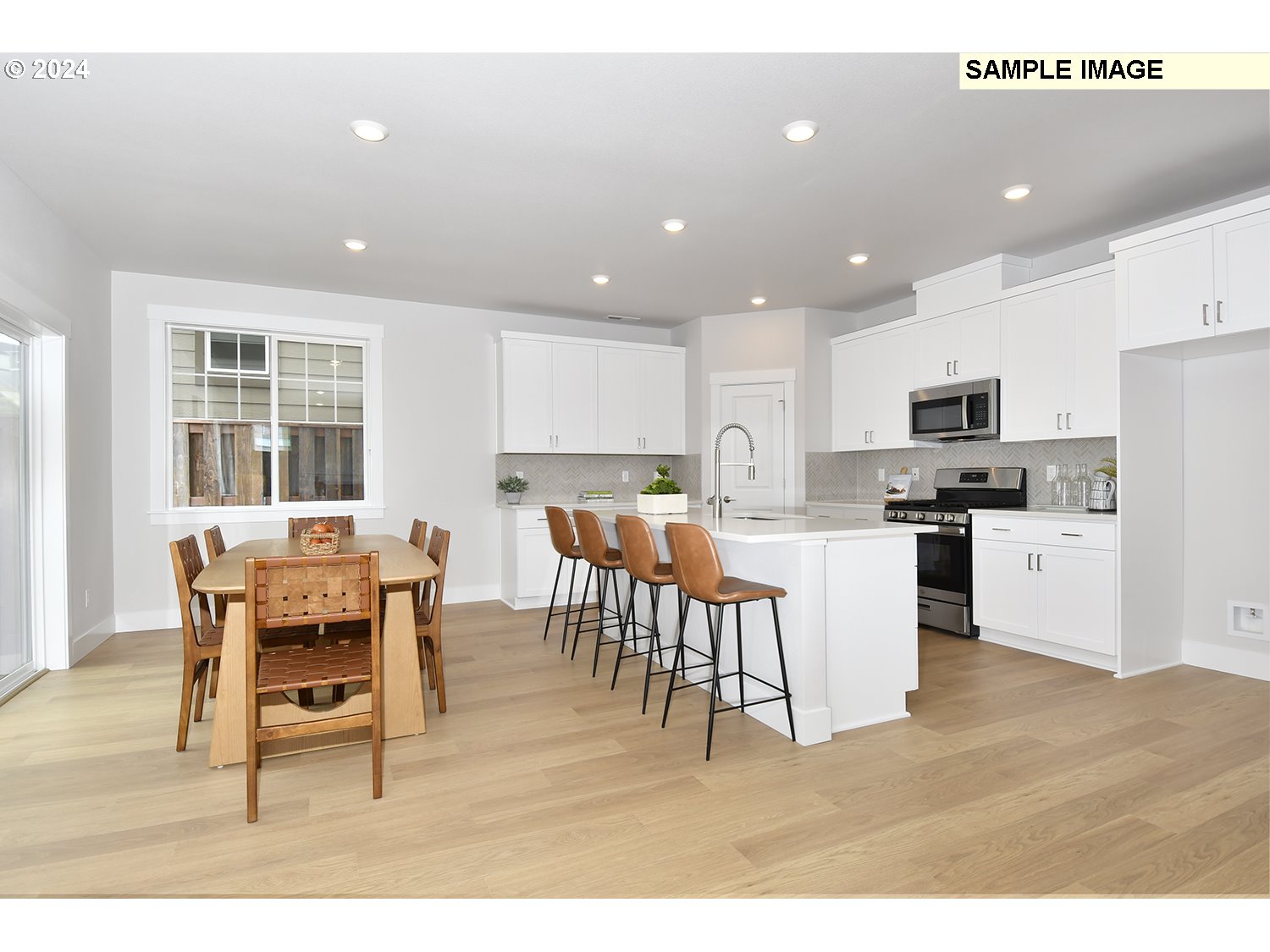 12625 Southwest Strobel Road Beaverton, OR 97007 - Photo 4 of 40 Gallery Image 4