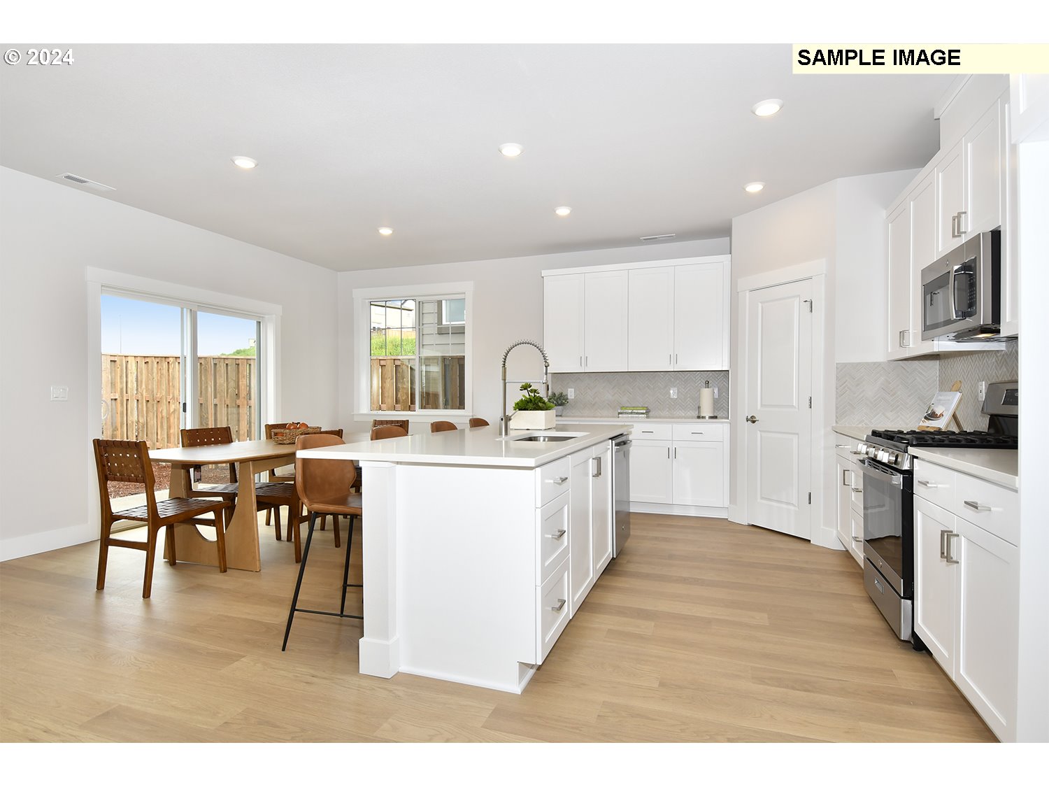 12625 Southwest Strobel Road Beaverton, OR 97007 - Photo 7 of 40 Gallery Image 7