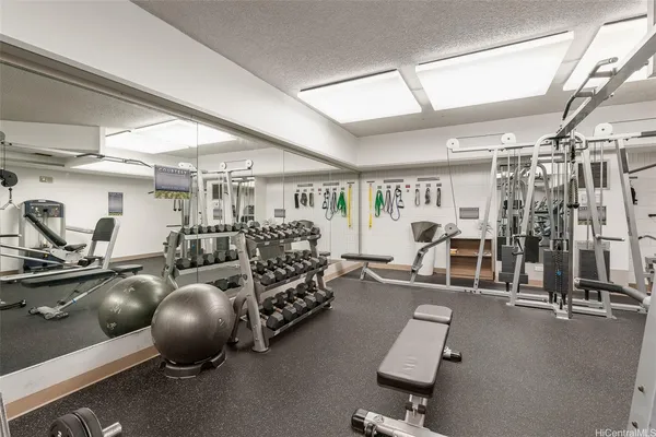 $1,950 | 1750 Kalakaua Avenue, Unit 609, Honolulu, HI 96826