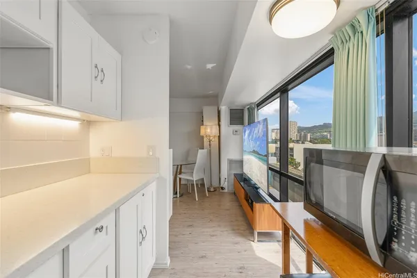 $1,950 | 1750 Kalakaua Avenue, Unit 609, Honolulu, HI 96826