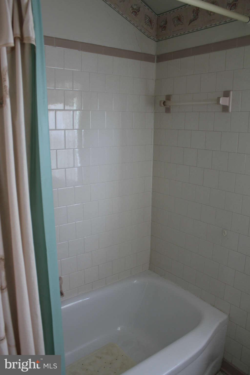 1052 Craftswood Road Baltimore, MD 21228 - Photo 12 of 12 Bath
