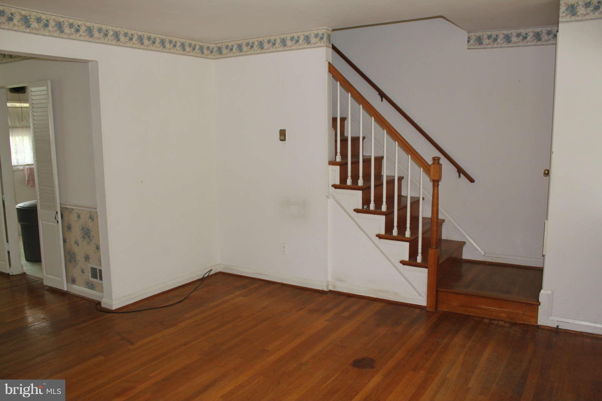 1052 Craftswood Road Baltimore, MD 21228 - Photo 3 of 12 Living Room