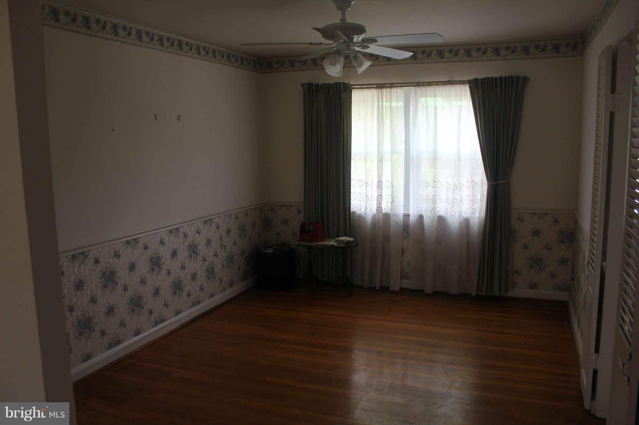 1052 Craftswood Road Baltimore, MD 21228 - Photo 4 of 12 Dining Room