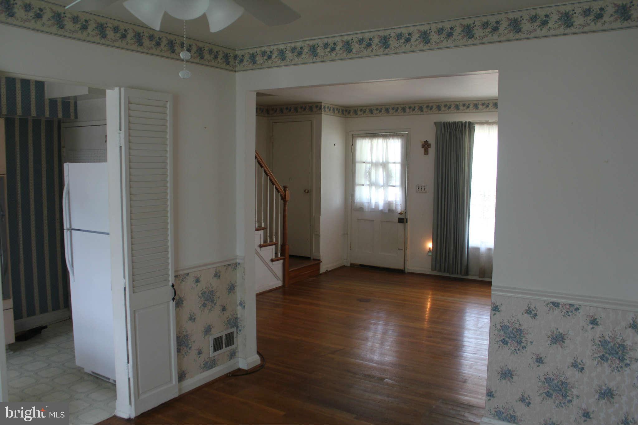 1052 Craftswood Road Baltimore, MD 21228 - Photo 5 of 12 Dining Room