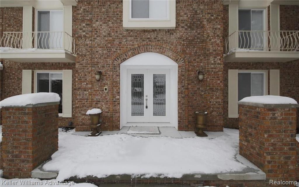 36932 Fox Run Farmington Hills, MI 48331 - Photo 3 of 37