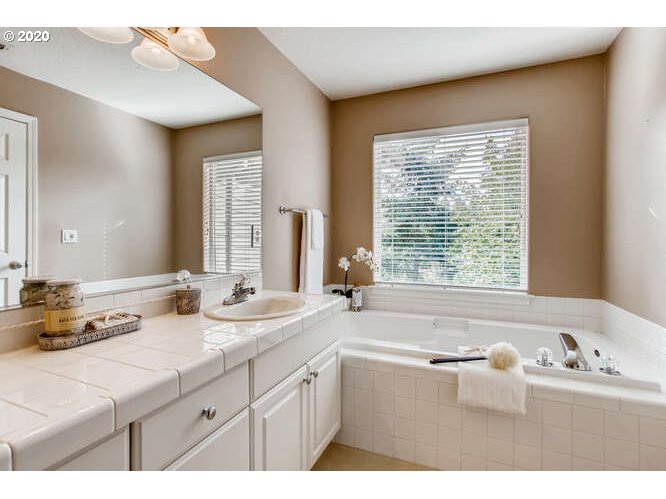 22060 Southwest Grahams Ferry Road, Unit A Tualatin, OR 97062 - Photo 17 of 28 Gallery Image 17