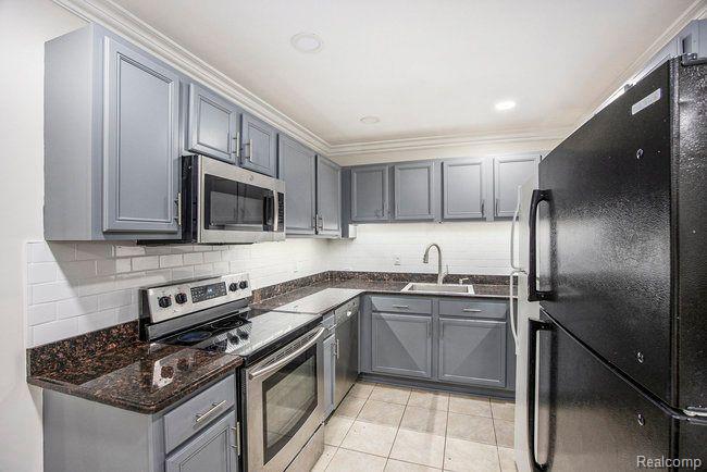 2245 Walton Boulevard, Unit 57 Rochester Hills, MI 48309 - Photo 3 of 15