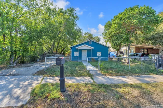 $800 | 834 Division Avenue, Unit 1, San Antonio, TX 78225