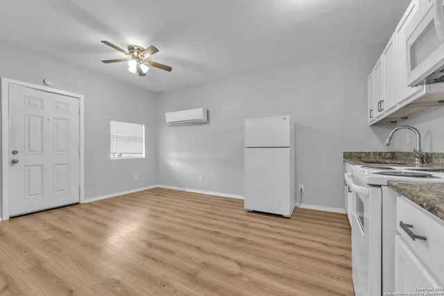 $800 | 834 Division Avenue, Unit 1, San Antonio, TX 78225