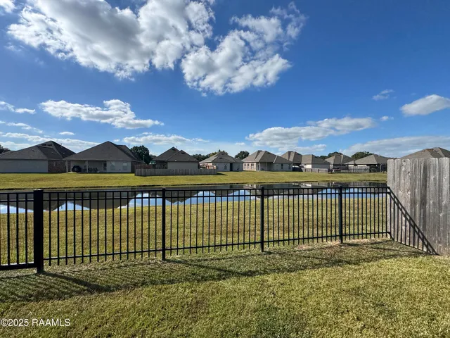 $2,200 | 406 Gray Birch Loop, Youngsville, LA 70592