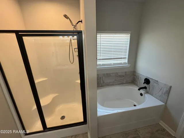 $2,200 | 406 Gray Birch Loop, Youngsville, LA 70592