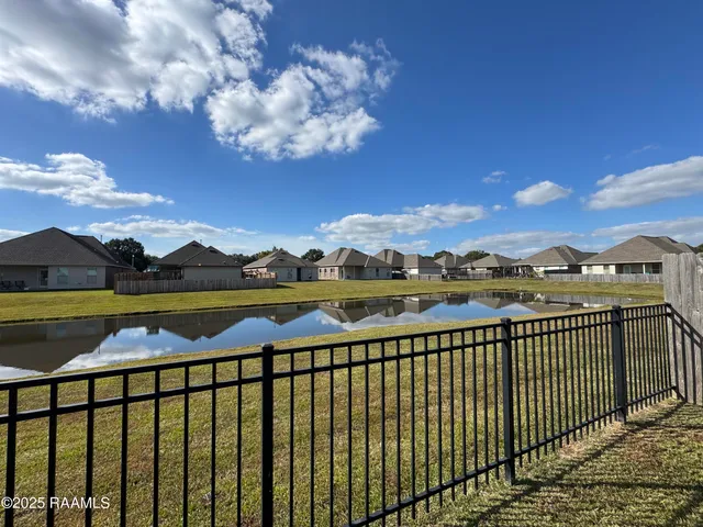 $2,200 | 406 Gray Birch Loop, Youngsville, LA 70592