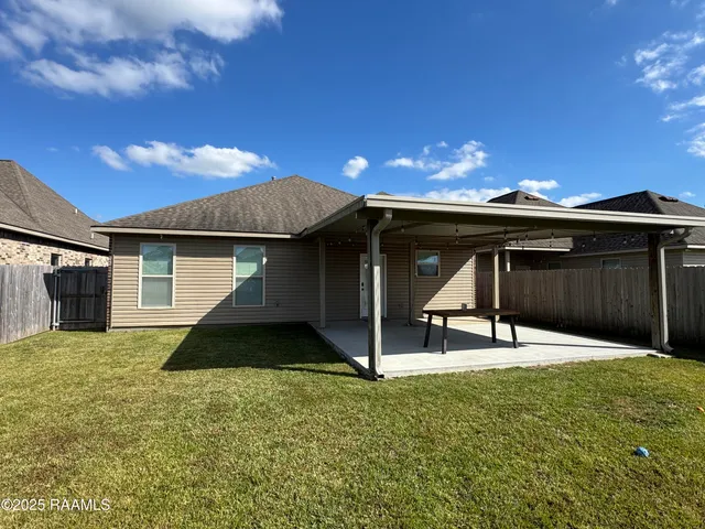 $2,200 | 406 Gray Birch Loop, Youngsville, LA 70592