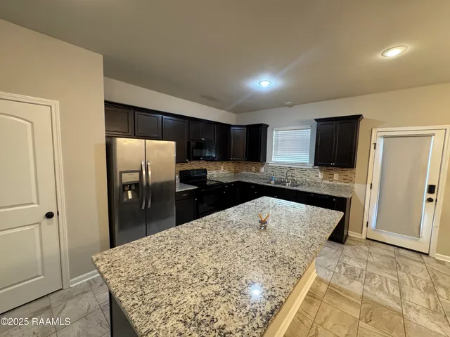 $2,200 | 406 Gray Birch Loop, Youngsville, LA 70592