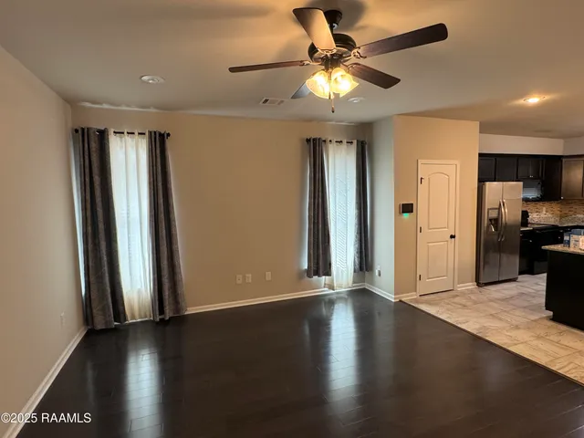 $2,200 | 406 Gray Birch Loop, Youngsville, LA 70592