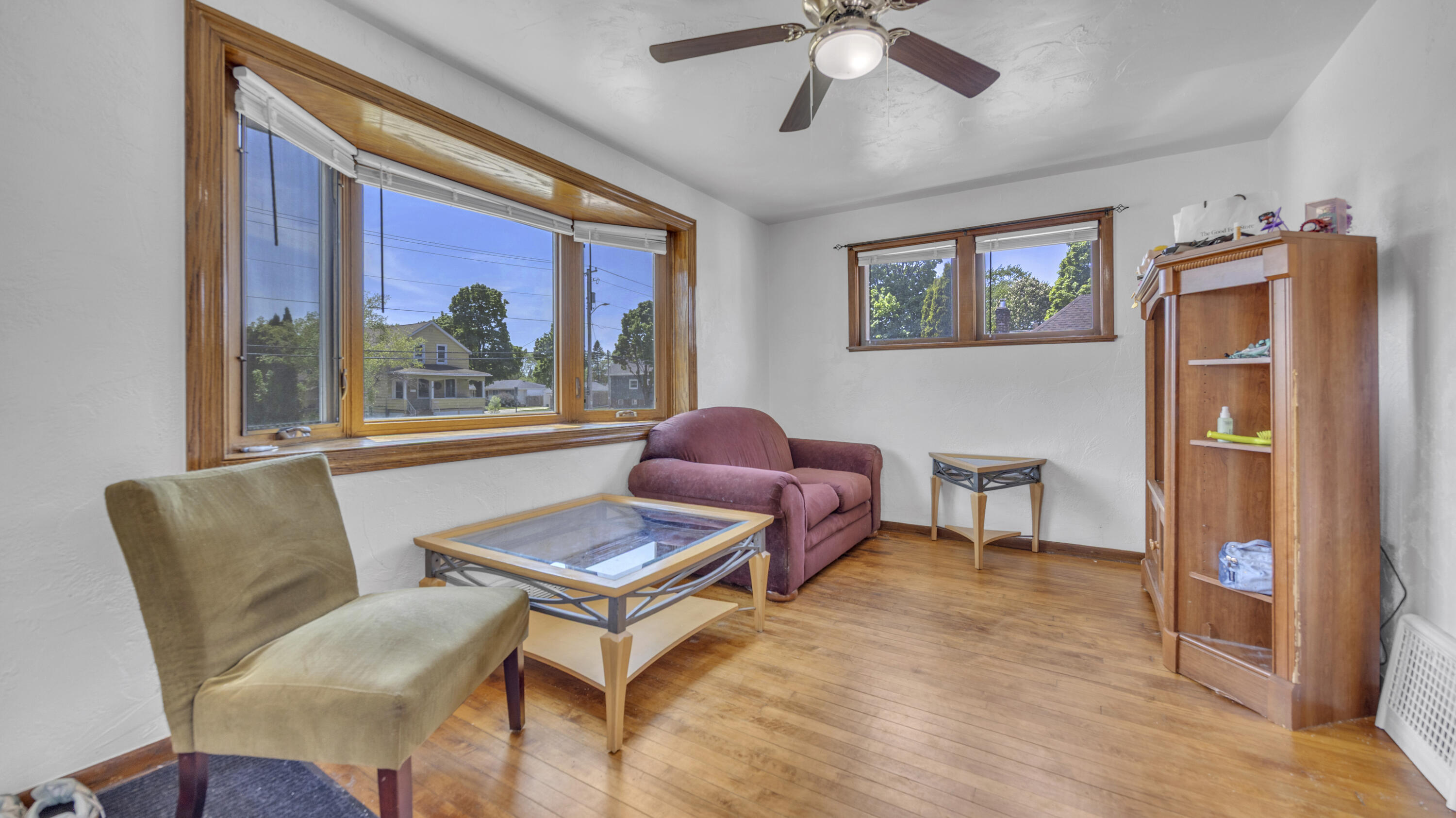 2316 Main Avenue Sheboygan, WI 53083 - Photo 6 of 20 Living Room