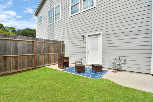 $2,200 | 3019 Elysian Street, Houston, TX 77009