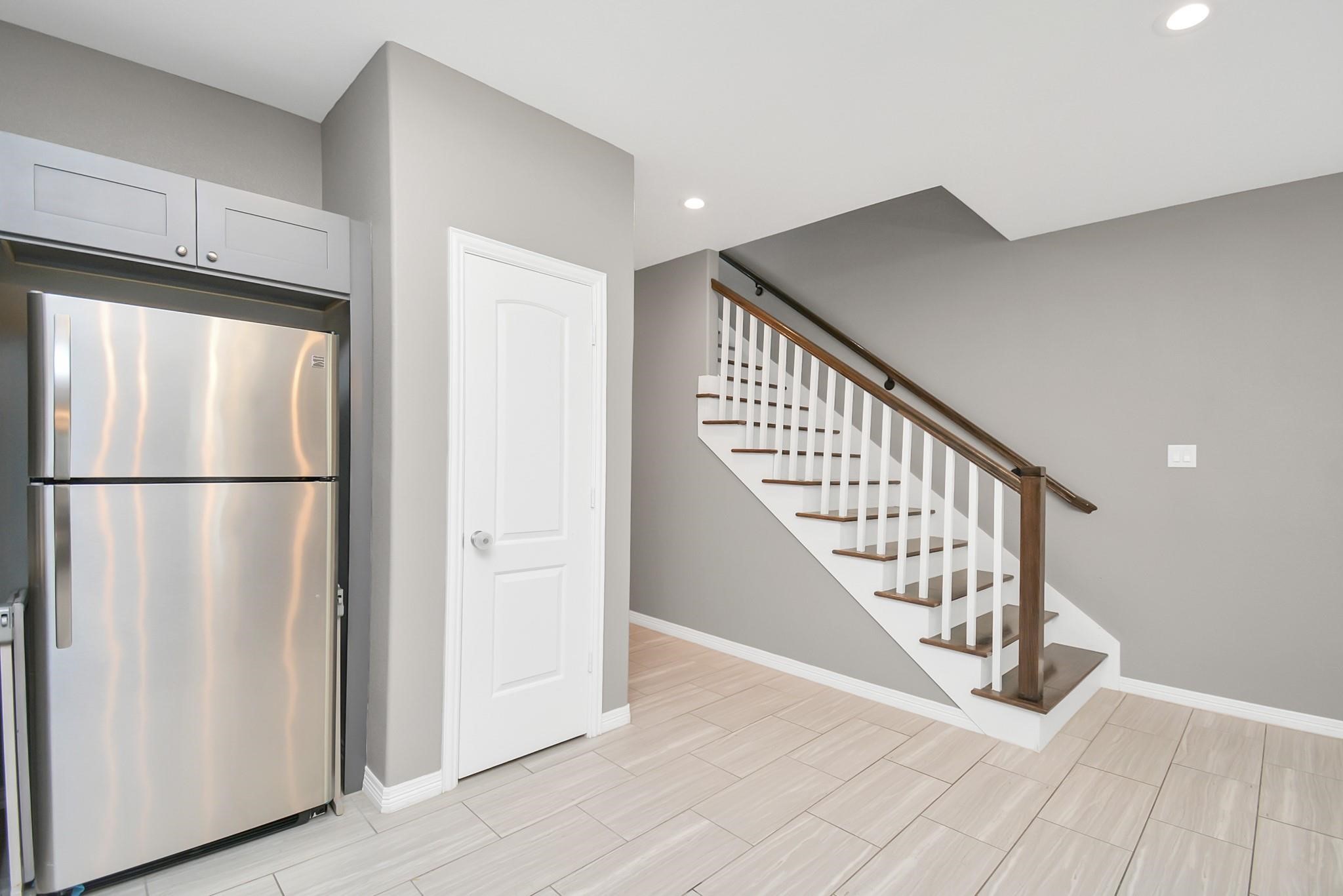 3019 Elysian Street Houston, TX 77009 - Photo 9 of 33 a view of a hallway with wooden floor and entryway