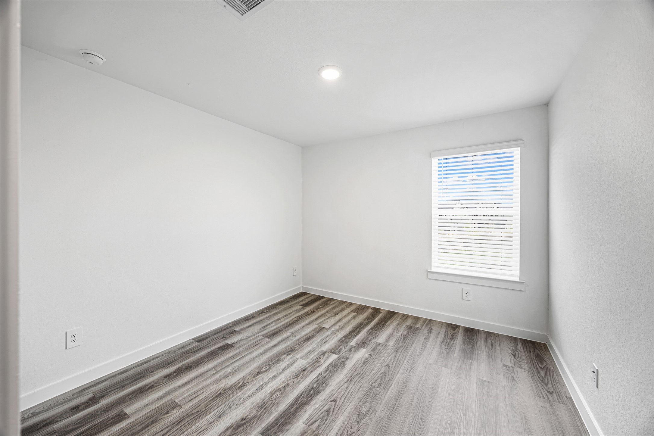 12305 Brandenburg Gate Road Houston, TX 77047 - Photo 19 of 22 an empty room with a window