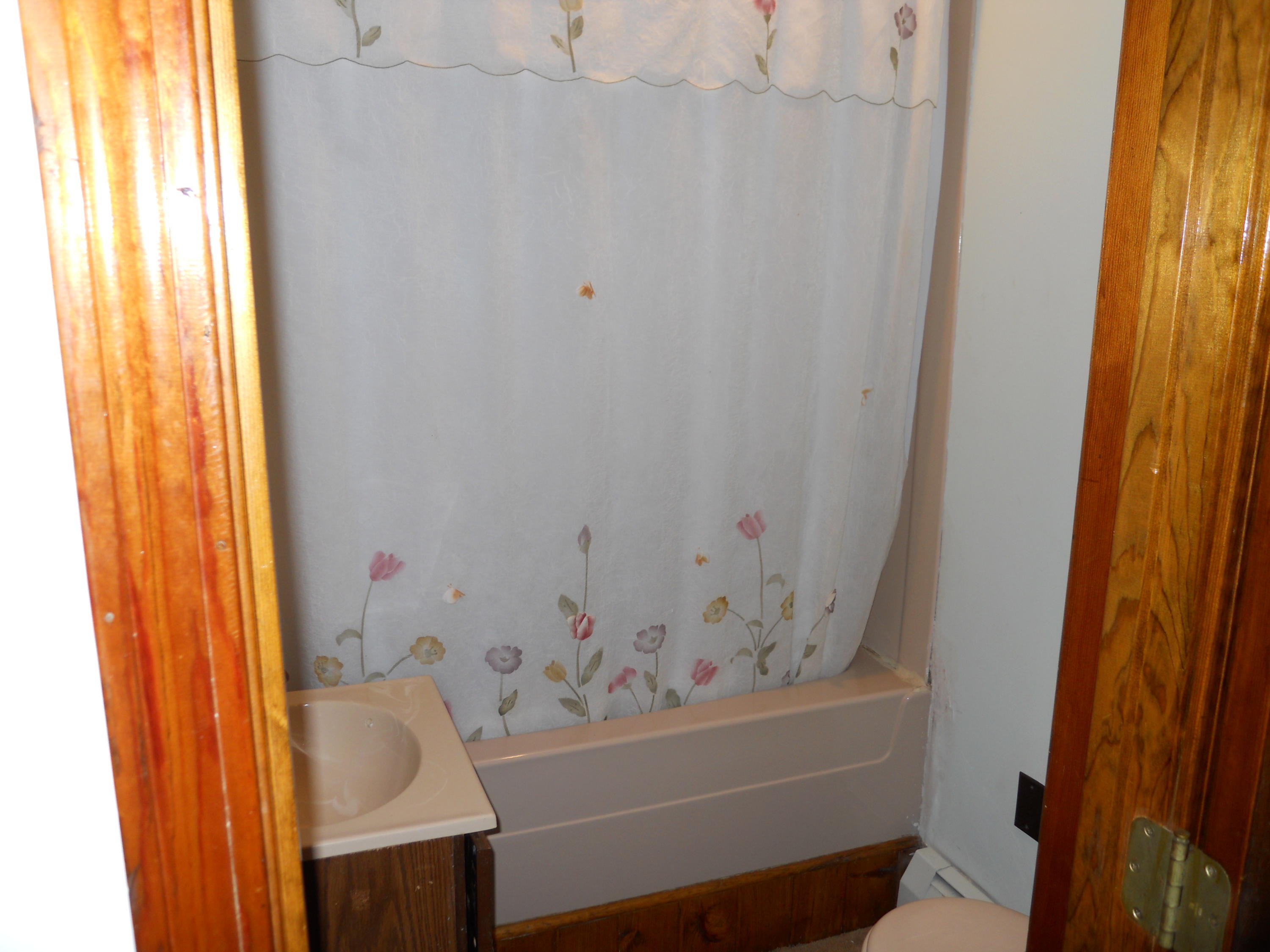 165 Hewes Point Road Islesboro, ME 04848 - Photo 30 of 32 2ndFloorBathDSCN0256