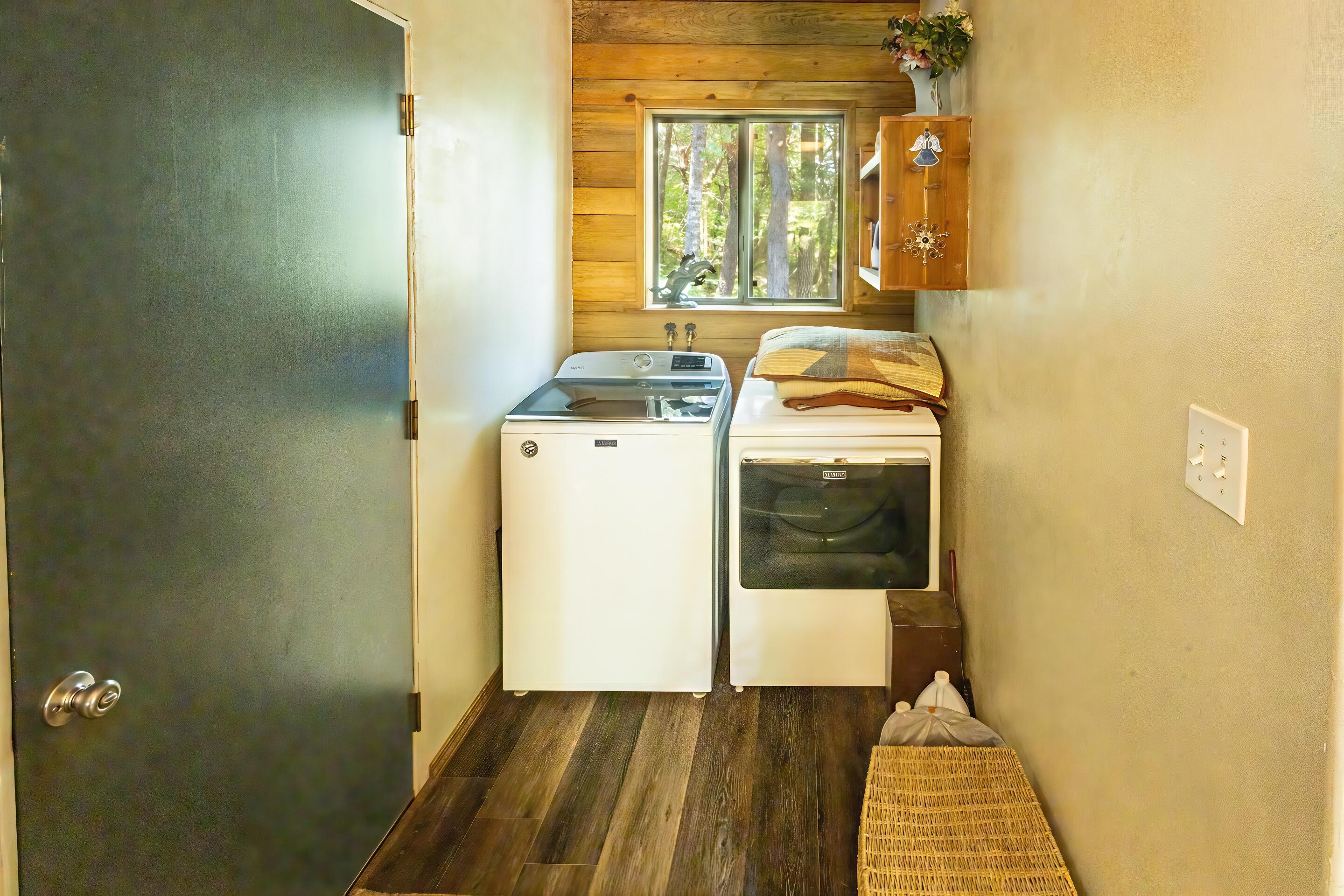 4901 Thompson Creek Road Selma, OR 97538 - Photo 11 of 25 Laundry