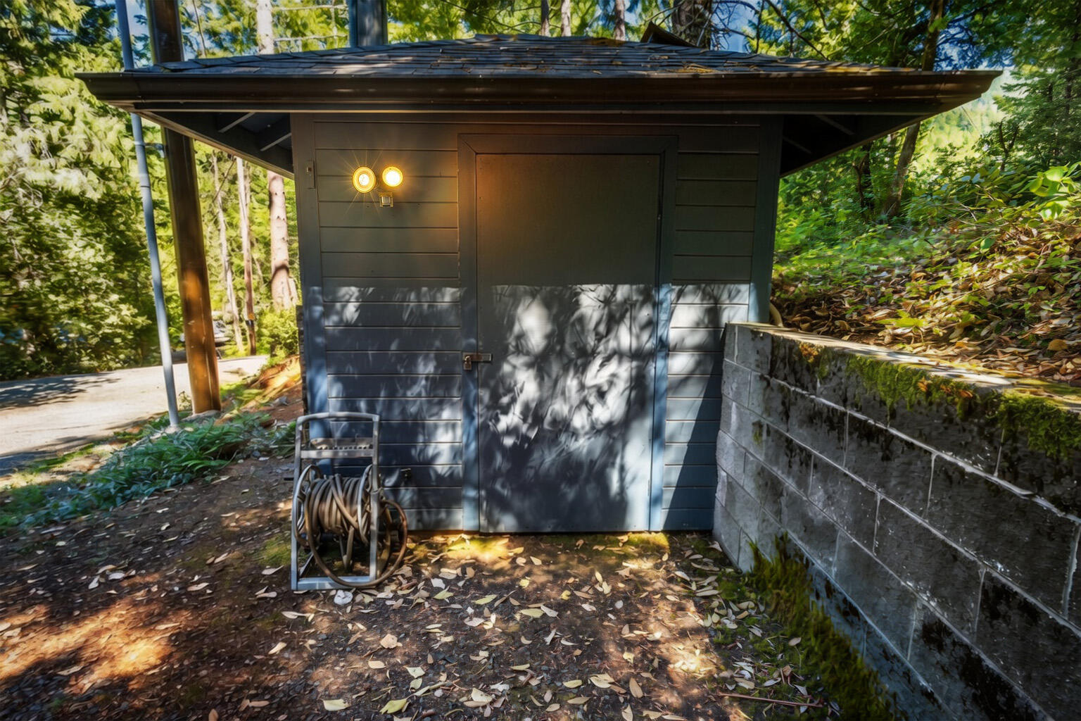 4901 Thompson Creek Road Selma, OR 97538 - Photo 21 of 25 pump house