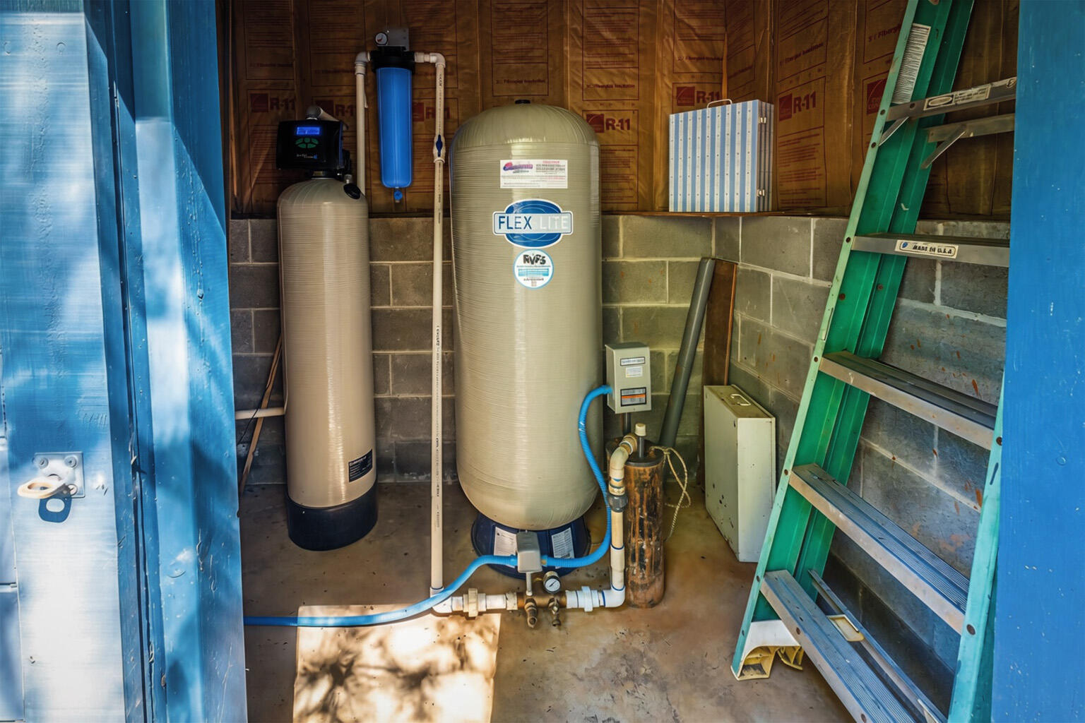 4901 Thompson Creek Road Selma, OR 97538 - Photo 22 of 25 inside pump house