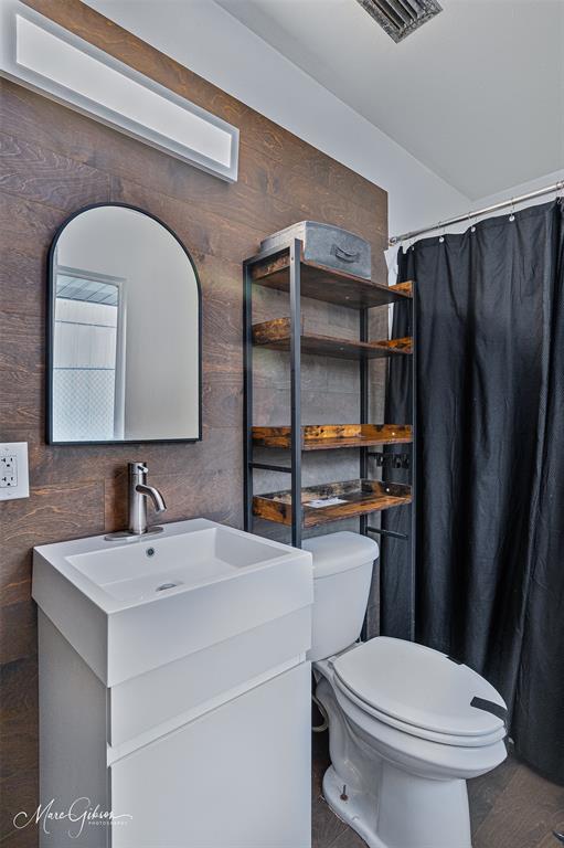 3304 Gorton Road Shreveport, LA 71119 - Photo 14 of 21 a bathroom with a toilet sink and mirror