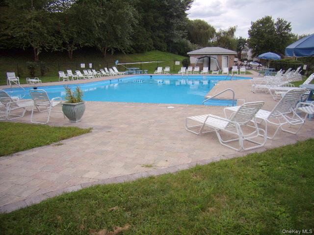 1840 Crompond Road, Unit 7C6 Peekskill, NY 10566 - Photo 15 of 16