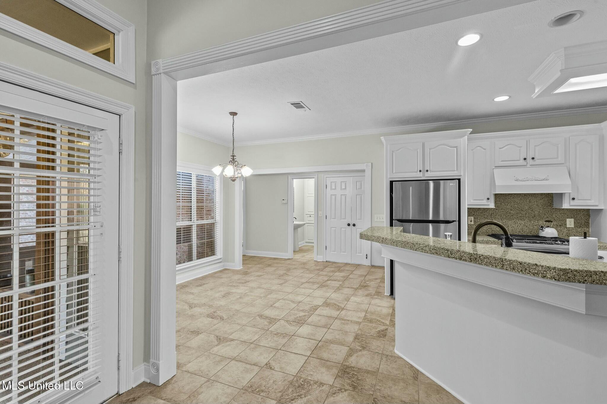 215 Sunset Circle Madison, MS 39110 - Photo 14 of 63 tempImageuXIbpb