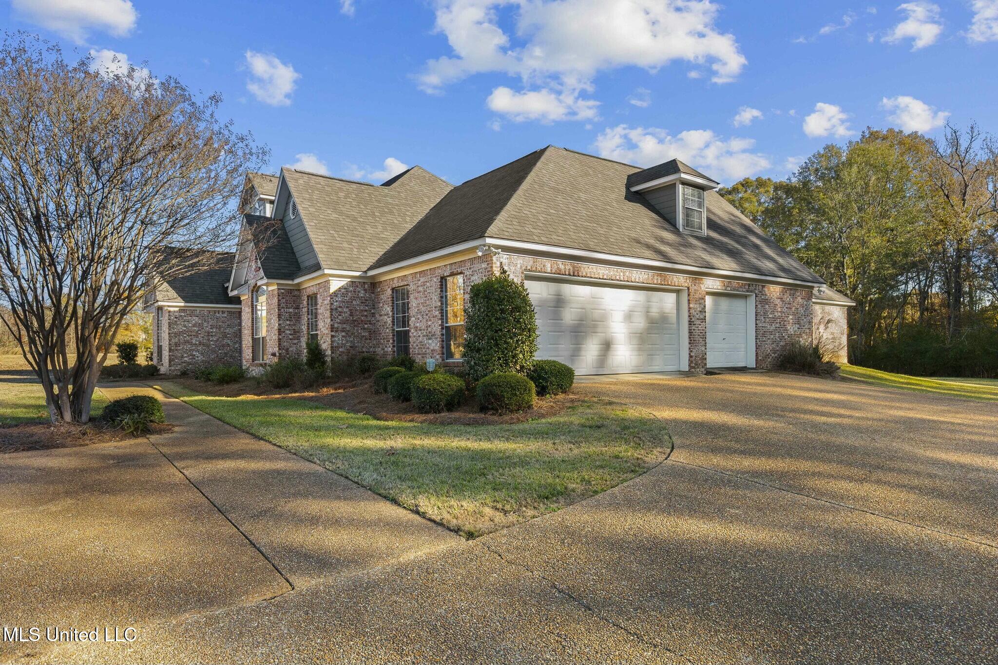 215 Sunset Circle Madison, MS 39110 - Photo 4 of 63 tempImageN9E4Zy
