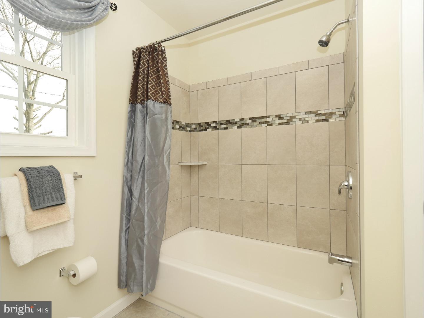 622 Auburn Road Fairless Hills, PA 19030 - Photo 23 of 25 Bathroom