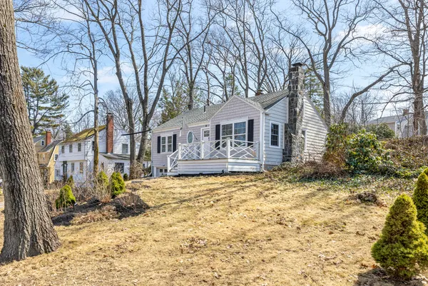 $739,900 | 60 Oakhurst Road, Cape Elizabeth, ME 04107