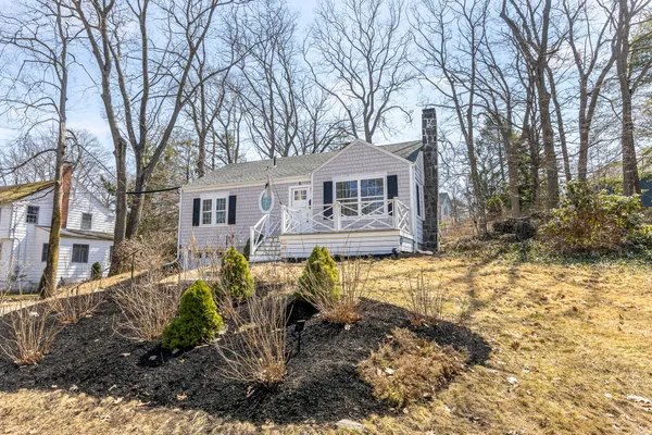 $739,900 | 60 Oakhurst Road, Cape Elizabeth, ME 04107