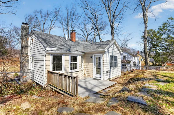 $739,900 | 60 Oakhurst Road, Cape Elizabeth, ME 04107