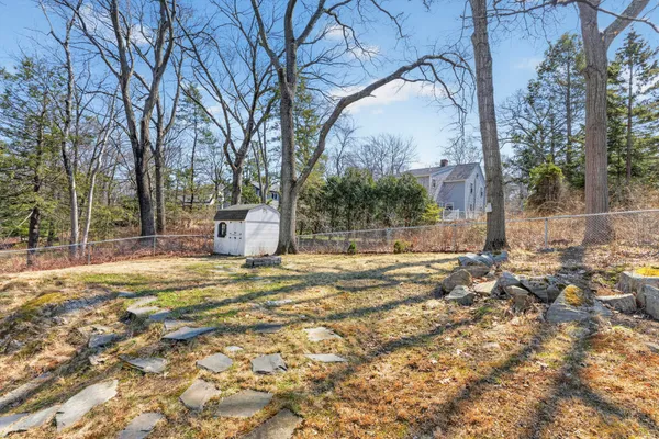 $739,900 | 60 Oakhurst Road, Cape Elizabeth, ME 04107