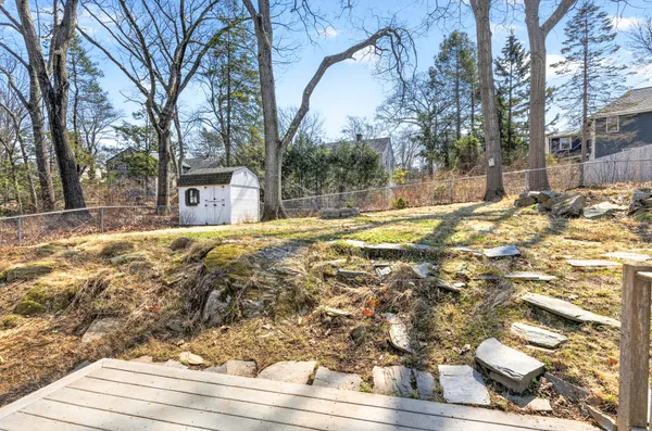 $739,900 | 60 Oakhurst Road, Cape Elizabeth, ME 04107