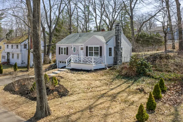 $739,900 | 60 Oakhurst Road, Cape Elizabeth, ME 04107
