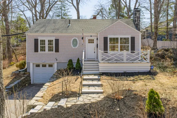 $739,900 | 60 Oakhurst Road, Cape Elizabeth, ME 04107