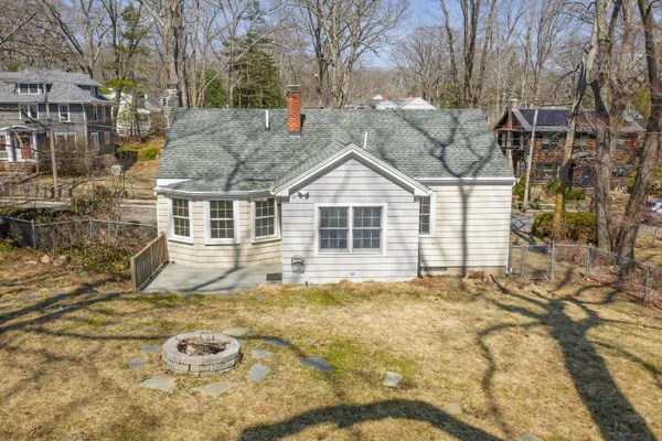 $739,900 | 60 Oakhurst Road, Cape Elizabeth, ME 04107
