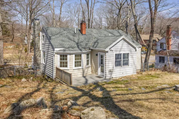 $739,900 | 60 Oakhurst Road, Cape Elizabeth, ME 04107