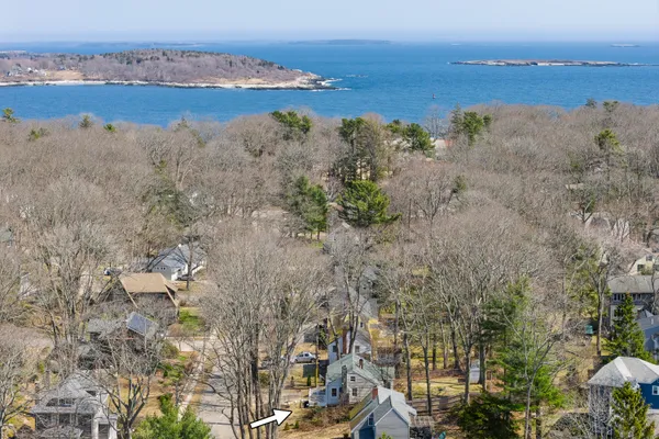 $739,900 | 60 Oakhurst Road, Cape Elizabeth, ME 04107