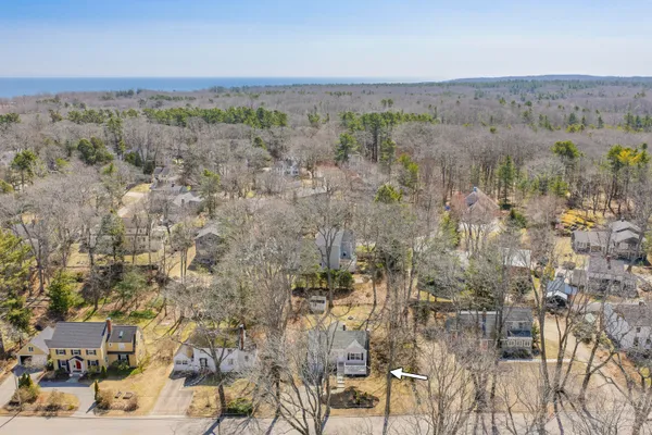 $739,900 | 60 Oakhurst Road, Cape Elizabeth, ME 04107