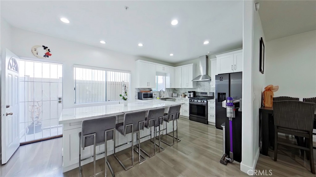 18347 Saticoy Street, Unit 6 Reseda, CA 91335 - Photo 11 of 28