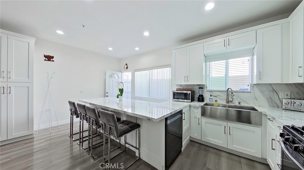 18347 Saticoy Street, Unit 6 Reseda, CA 91335 - Photo 12 of 28