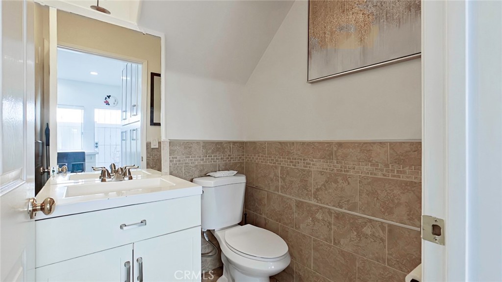 18347 Saticoy Street, Unit 6 Reseda, CA 91335 - Photo 14 of 28