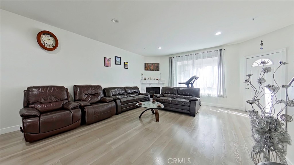 18347 Saticoy Street, Unit 6 Reseda, CA 91335 - Photo 2 of 28