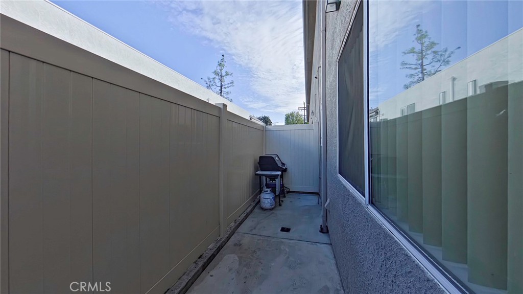18347 Saticoy Street, Unit 6 Reseda, CA 91335 - Photo 26 of 28
