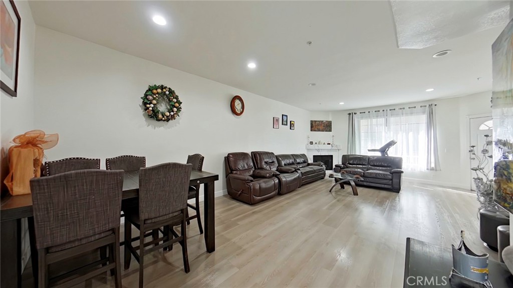 18347 Saticoy Street, Unit 6 Reseda, CA 91335 - Photo 3 of 28